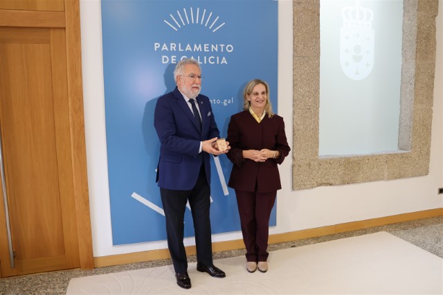 A valedora do Pobo entrega ao presidente do Parlamento o Informe Ordinario de 2024